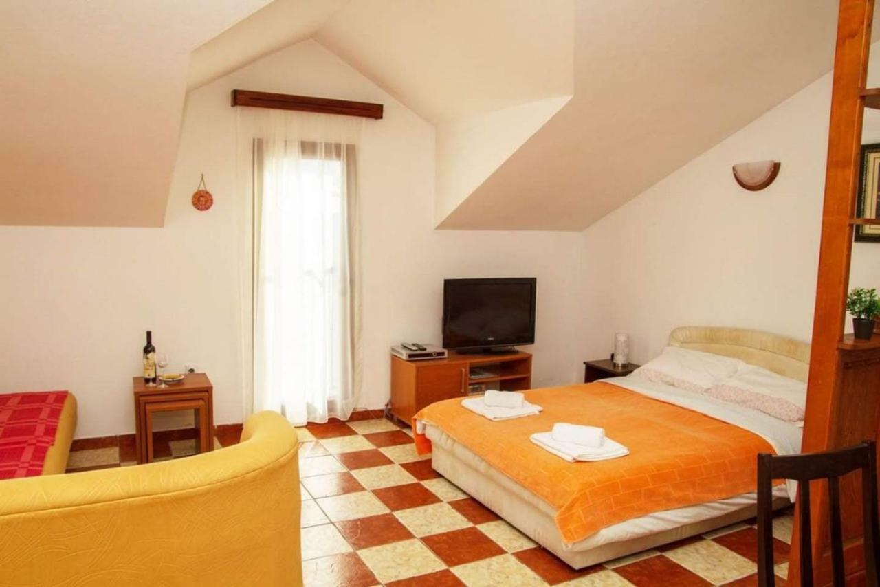 Apartmani Skver Sanja แฮร์เซ็ก-โนวี ภายนอก รูปภาพ
